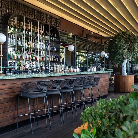 Radisson Blu Iveria Hotel Тбилиси Екстериор снимка The bar at the 12th floor