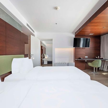 Radisson Blu Iveria Hotel Тбилиси Екстериор снимка A suite at the hotel