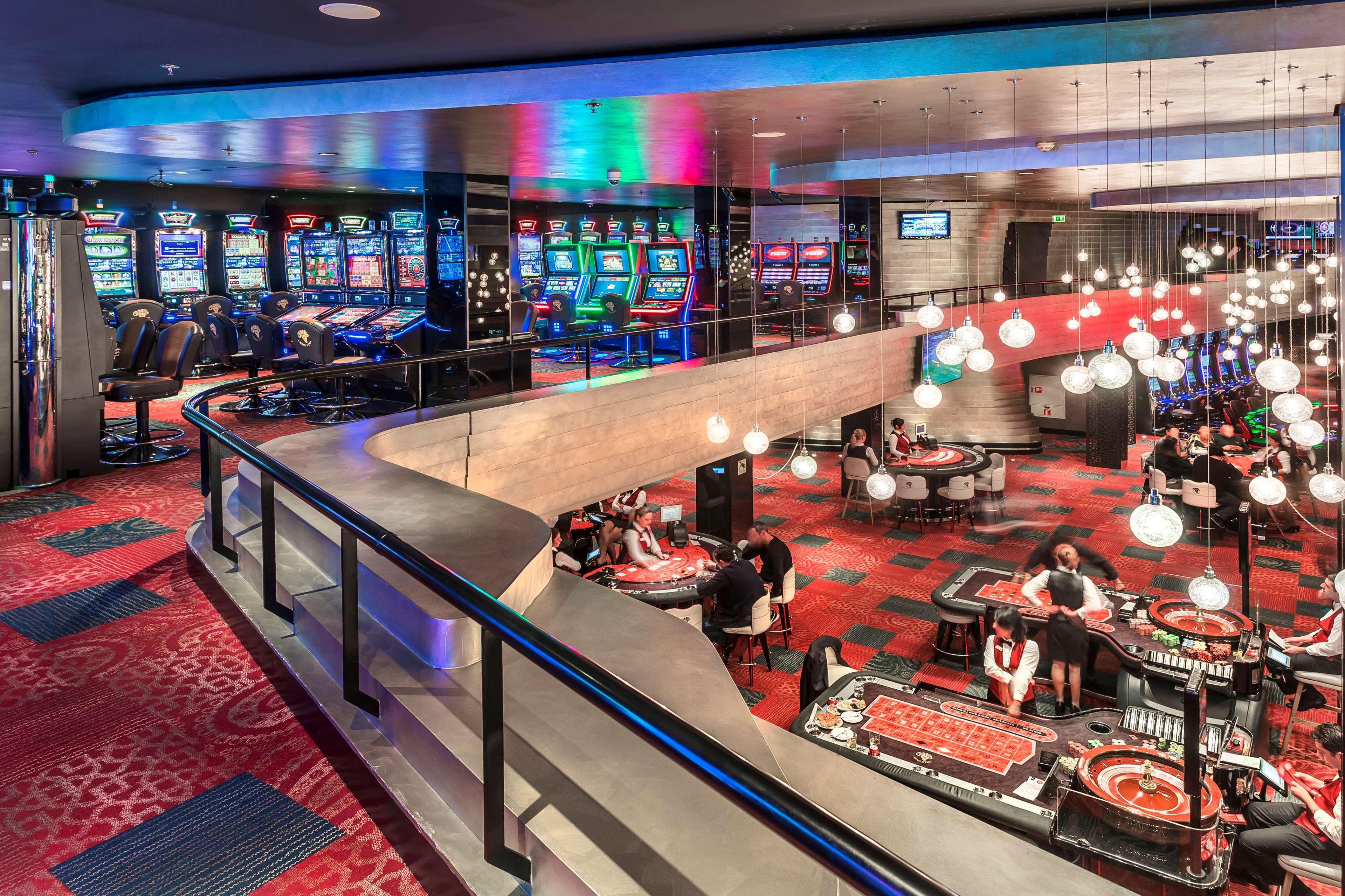 Radisson Blu Iveria Hotel Тбилиси Екстериор снимка Casino floor