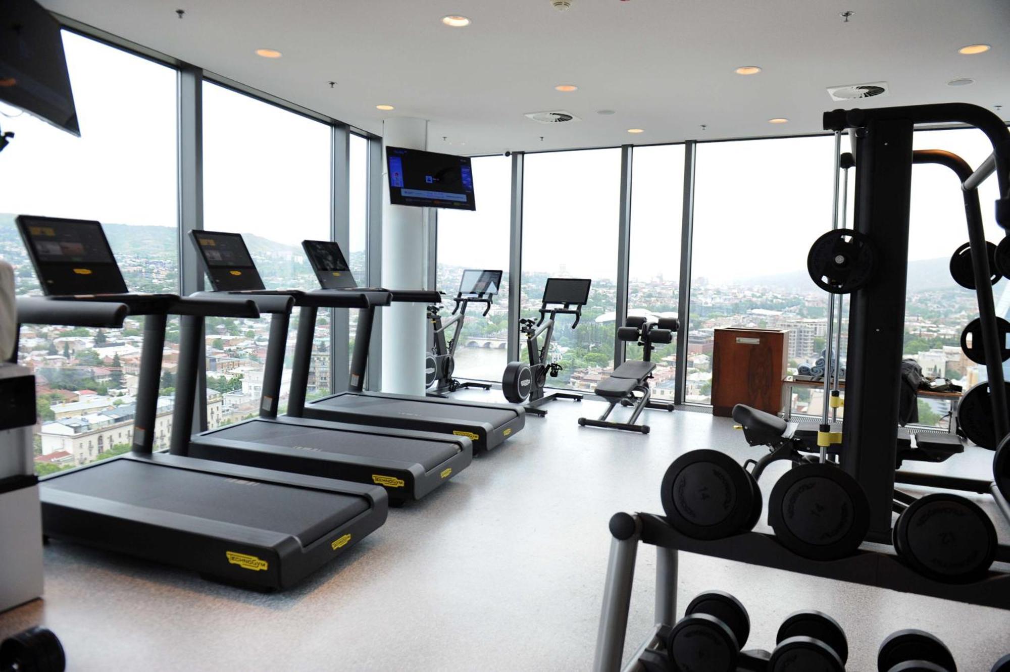Radisson Blu Iveria Hotel Тбилиси Екстериор снимка A gym in a hotel