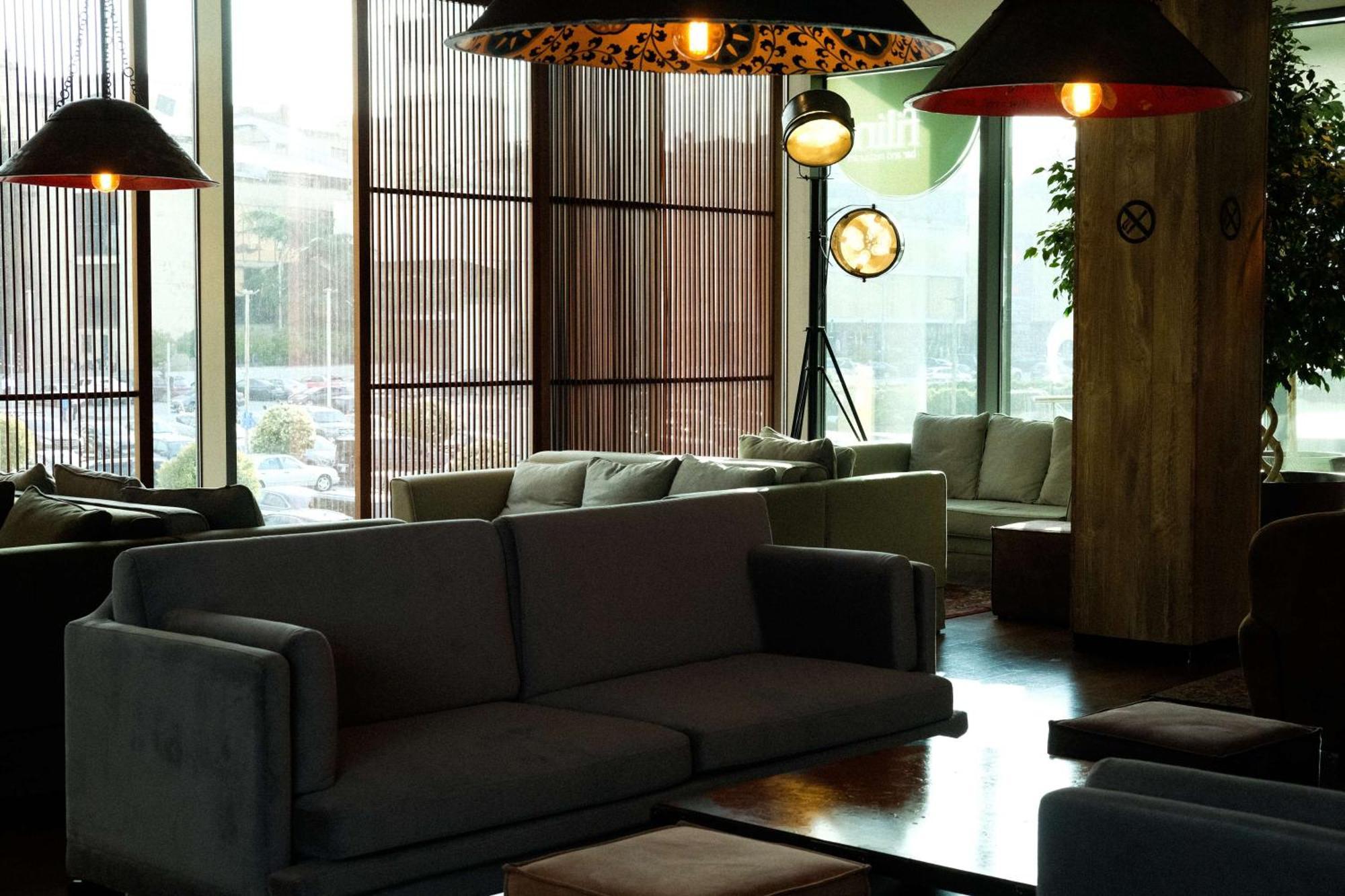 Radisson Blu Iveria Hotel Тбилиси Екстериор снимка The interior of the lounge