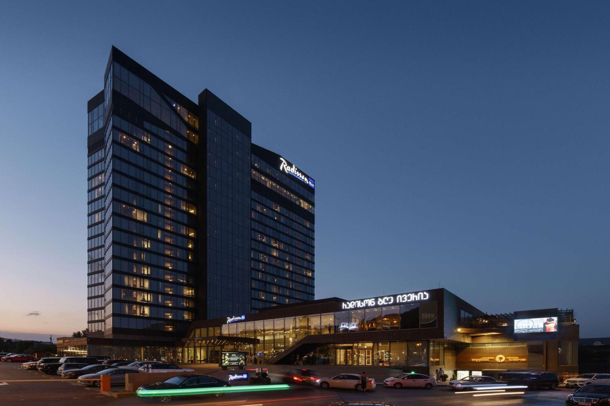 Radisson Blu Iveria Hotel Тбилиси Екстериор снимка Radisson Blu Hotel, Riyadh