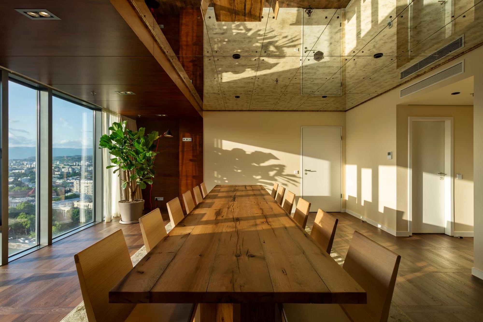 Radisson Blu Iveria Hotel Тбилиси Стая снимка Boardroom